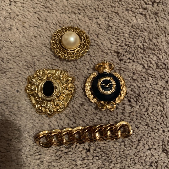 Brooch bundle